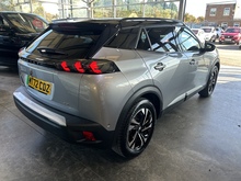 Peugeot E-2008 GT - Thumb 3