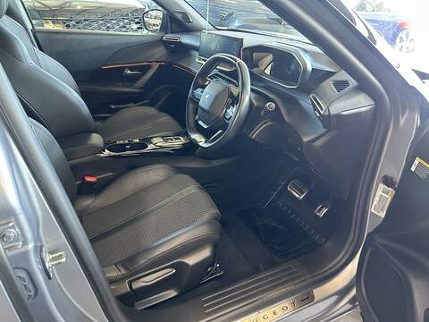 Peugeot E-2008 50kWh GT SUV 5dr Electric Auto (7kW Charger) (136 ps) - U10523
