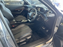 Peugeot E-2008 GT - Thumb 6