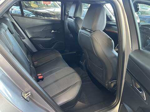 Peugeot E-2008 50kWh GT SUV 5dr Electric Auto (7kW Charger) (136 ps) - U10523