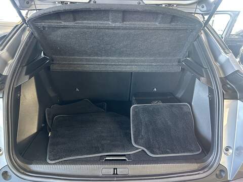 Peugeot E-2008 50kWh GT SUV 5dr Electric Auto (7kW Charger) (136 ps) - U10523