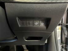 Peugeot E-2008 GT - Thumb 19