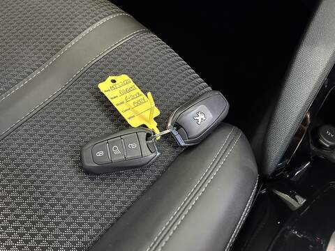 Peugeot E-2008 50kWh GT SUV 5dr Electric Auto (7kW Charger) (136 ps) - U10523