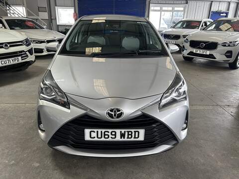Toyota Yaris 1.5 VVT-i Icon Tech Hatchback 5dr Petrol Manual Euro 6 (111 ps) - U10538