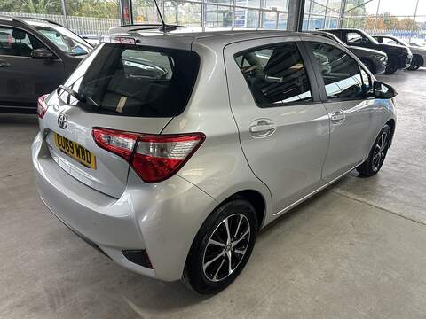 Toyota Yaris 1.5 VVT-i Icon Tech Hatchback 5dr Petrol Manual Euro 6 (111 ps) - U10538