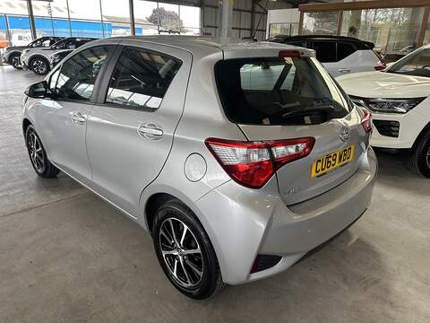 Toyota Yaris 1.5 VVT-i Icon Tech Hatchback 5dr Petrol Manual Euro 6 (111 ps) - U10538