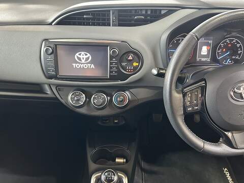 Toyota Yaris 1.5 VVT-i Icon Tech Hatchback 5dr Petrol Manual Euro 6 (111 ps) - U10538