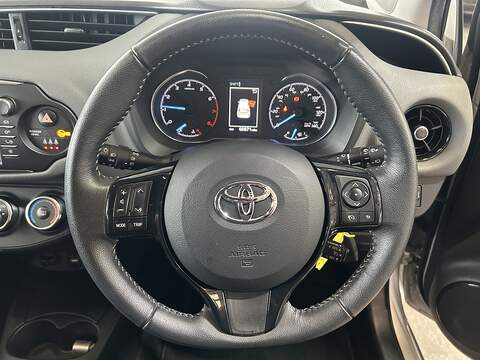 Toyota Yaris 1.5 VVT-i Icon Tech Hatchback 5dr Petrol Manual Euro 6 (111 ps) - U10538