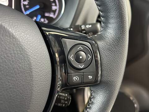 Toyota Yaris 1.5 VVT-i Icon Tech Hatchback 5dr Petrol Manual Euro 6 (111 ps) - U10538