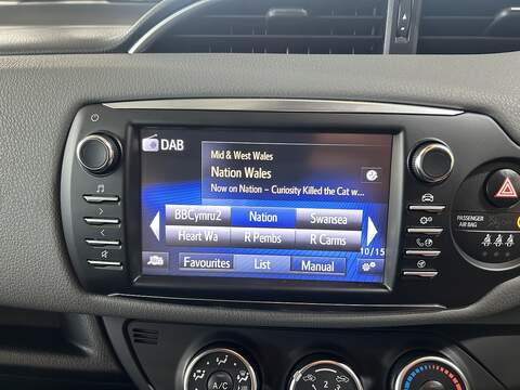 Toyota Yaris 1.5 VVT-i Icon Tech Hatchback 5dr Petrol Manual Euro 6 (111 ps) - U10538