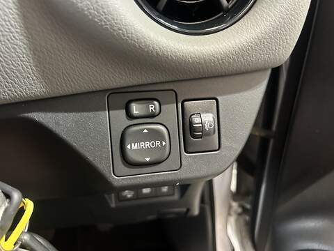 Toyota Yaris 1.5 VVT-i Icon Tech Hatchback 5dr Petrol Manual Euro 6 (111 ps) - U10538