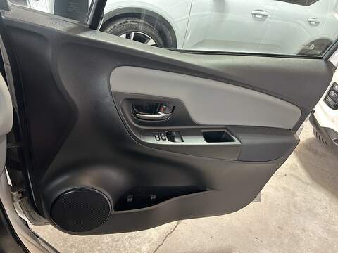 Toyota Yaris 1.5 VVT-i Icon Tech Hatchback 5dr Petrol Manual Euro 6 (111 ps) - U10538