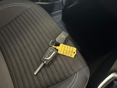 Toyota Yaris 1.5 VVT-i Icon Tech Hatchback 5dr Petrol Manual Euro 6 (111 ps) - U10538