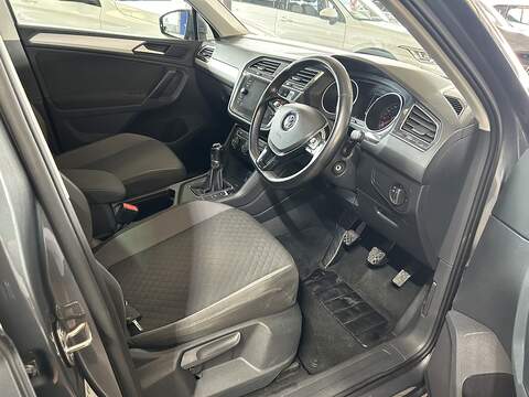 Volkswagen Tiguan 2.0 TDI SE Navigation SUV 5dr Diesel Manual Euro 6 (s/s) (150 ps) - U10542