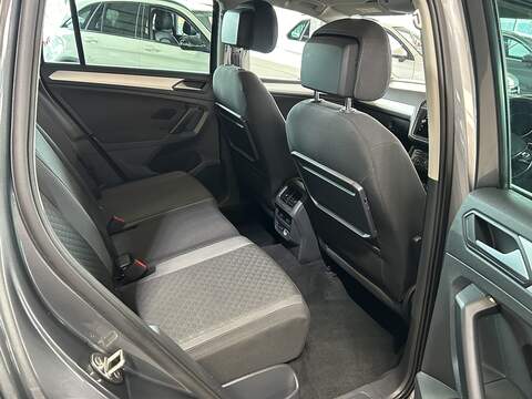Volkswagen Tiguan 2.0 TDI SE Navigation SUV 5dr Diesel Manual Euro 6 (s/s) (150 ps) - U10542