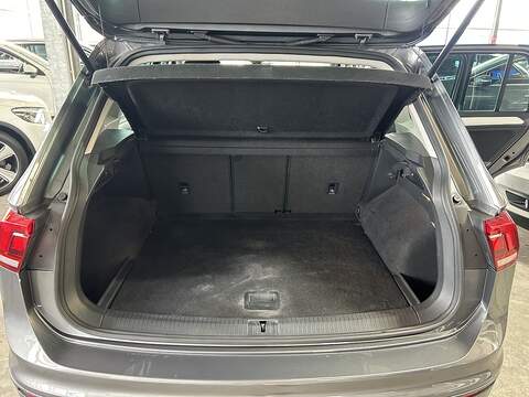 Volkswagen Tiguan 2.0 TDI SE Navigation SUV 5dr Diesel Manual Euro 6 (s/s) (150 ps) - U10542