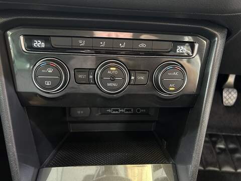 Volkswagen Tiguan 2.0 TDI SE Navigation SUV 5dr Diesel Manual Euro 6 (s/s) (150 ps) - U10542