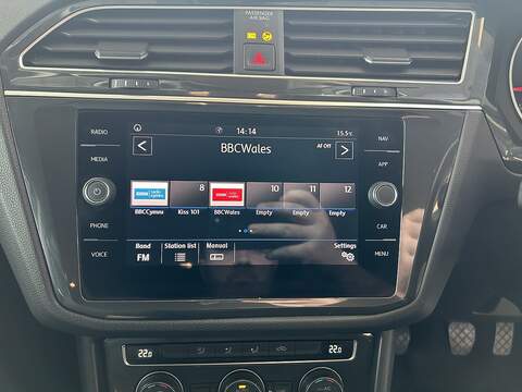 Volkswagen Tiguan 2.0 TDI SE Navigation SUV 5dr Diesel Manual Euro 6 (s/s) (150 ps) - U10542