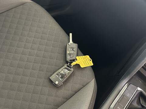 Volkswagen Tiguan 2.0 TDI SE Navigation SUV 5dr Diesel Manual Euro 6 (s/s) (150 ps) - U10542