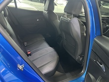 Peugeot E-2008 GT - Thumb 7