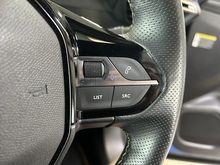 Peugeot E-2008 GT - Thumb 18