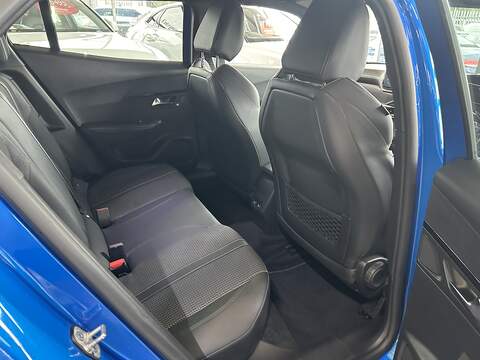 Peugeot E-2008 50kWh GT SUV 5dr Electric Auto (136 ps) - U10551