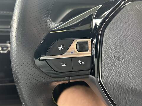 Peugeot E-2008 50kWh GT SUV 5dr Electric Auto (136 ps) - U10551