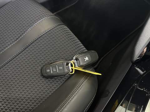 Peugeot E-2008 50kWh GT SUV 5dr Electric Auto (136 ps) - U10551