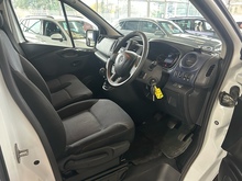 Vauxhall Vivaro CDTi 2900 - Thumb 6