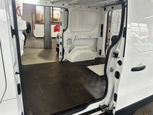 Vauxhall Vivaro CDTi 2900 - Thumb 7
