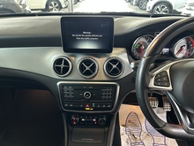 Mercedes-Benz GLA GLA220d AMG Line - Thumb 10