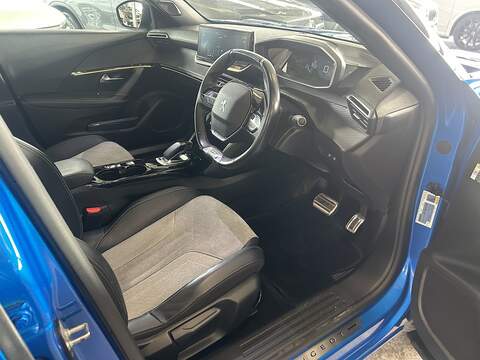 Peugeot E-2008 50kWh GT Premium SUV 5dr Electric Auto (136 ps) - U10587