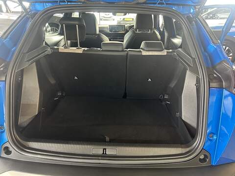 Peugeot E-2008 50kWh GT Premium SUV 5dr Electric Auto (136 ps) - U10587