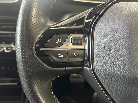 Peugeot E-2008 50kWh GT Premium SUV 5dr Electric Auto (136 ps) - U10587