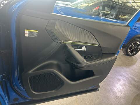 Peugeot E-2008 50kWh GT Premium SUV 5dr Electric Auto (136 ps) - U10587