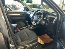 Toyota Hilux D-4D Invincible - Thumb 6