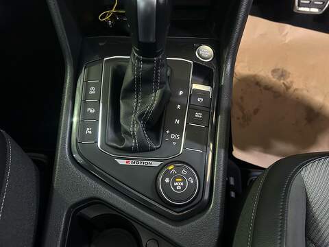 Volkswagen Tiguan 2.0 TDI R-Line Tech SUV 5dr Diesel DSG 4Motion Euro 6 (s/s) (150 ps) - U10633