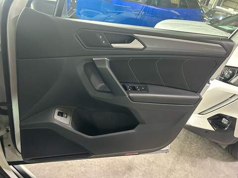 Volkswagen Tiguan 2.0 TDI R-Line Tech SUV 5dr Diesel DSG 4Motion Euro 6 (s/s) (150 ps) - U10633