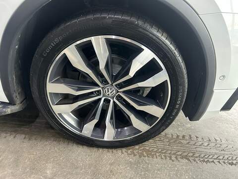 Volkswagen Tiguan 2.0 TDI R-Line Tech SUV 5dr Diesel DSG 4Motion Euro 6 (s/s) (150 ps) - U10633