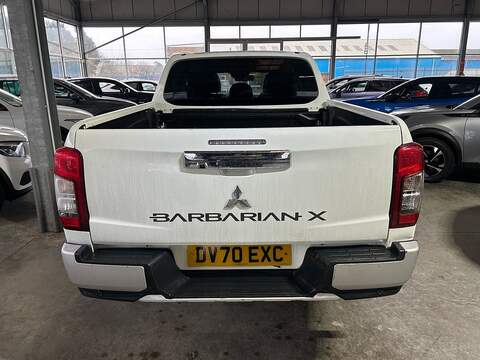 Mitsubishi L200 2.2 DI-D DC Barbarian X Pickup Double Cab 4dr Diesel Auto 4WD Euro 6 (s/s) (150 ps) - U10646