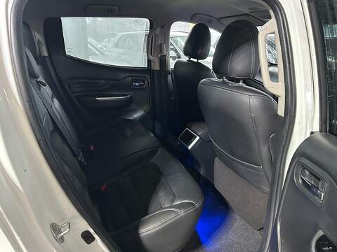 Mitsubishi L200 2.2 DI-D DC Barbarian X Pickup Double Cab 4dr Diesel Auto 4WD Euro 6 (s/s) (150 ps) - U10646