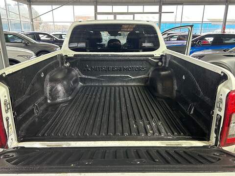 Mitsubishi L200 2.2 DI-D DC Barbarian X Pickup Double Cab 4dr Diesel Auto 4WD Euro 6 (s/s) (150 ps) - U10646