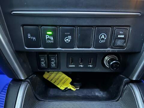 Mitsubishi L200 2.2 DI-D DC Barbarian X Pickup Double Cab 4dr Diesel Auto 4WD Euro 6 (s/s) (150 ps) - U10646