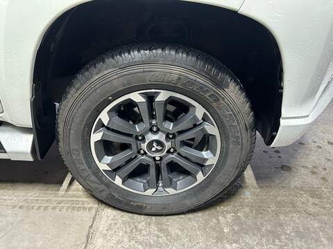 Mitsubishi L200 2.2 DI-D DC Barbarian X Pickup Double Cab 4dr Diesel Auto 4WD Euro 6 (s/s) (150 ps) - U10646