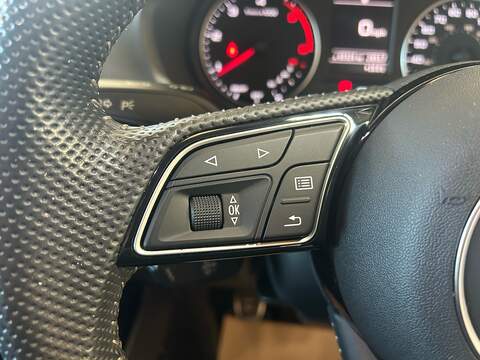 Audi Q2 1.6 TDI 30 Black Edition SUV 5dr Diesel Manual Euro 6 (s/s) (116 ps) - U10658