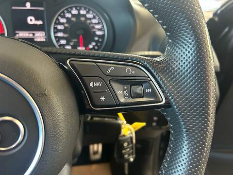 Audi Q2 1.6 TDI 30 Black Edition SUV 5dr Diesel Manual Euro 6 (s/s) (116 ps) - U10658