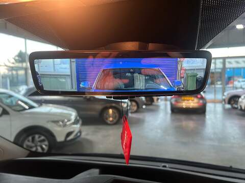 Ford Transit Custom Ford Transit Custom 300 EcoBlue Limited Panel Van 2.0 Automatic Diesel - U10664