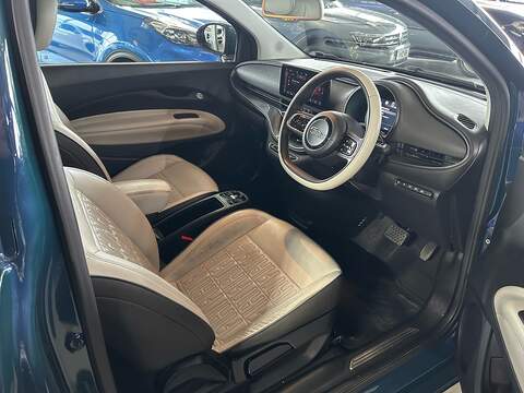 Fiat 500e 42kWh La Prima Hatchback 3dr Electric Auto (118 ps) - U10739