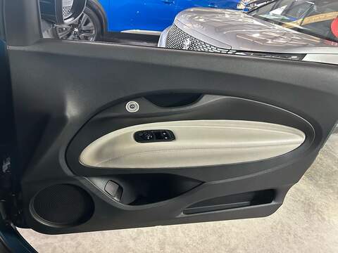 Fiat 500e 42kWh La Prima Hatchback 3dr Electric Auto (118 ps) - U10739