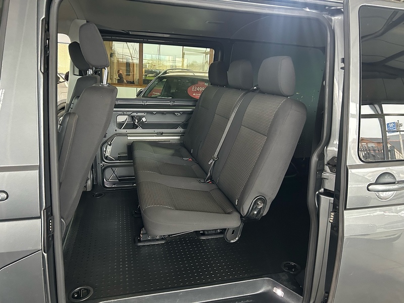 Volkswagen Transporter 2.0 TDI T32 Highline Kombi Double Cab 5dr Diesel Manual FWD SWB Euro 6 (s/s) (150 ps) - U10762